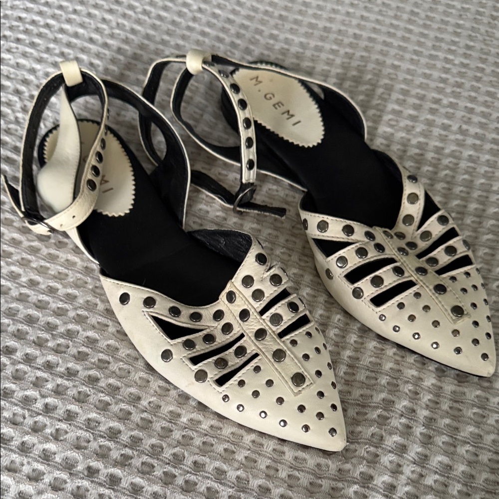 M. Gemi Women's Black and Cream Flats